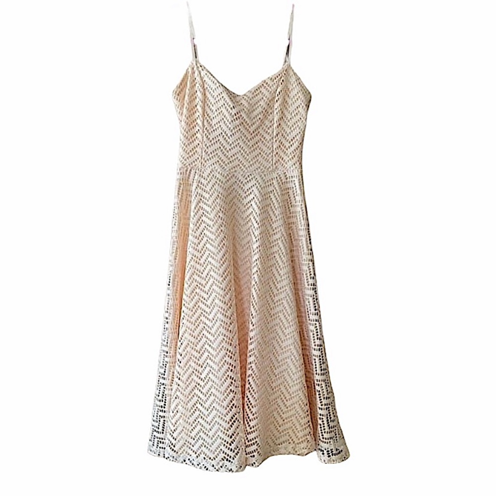Cream lace spaghetti strapped flowy dress